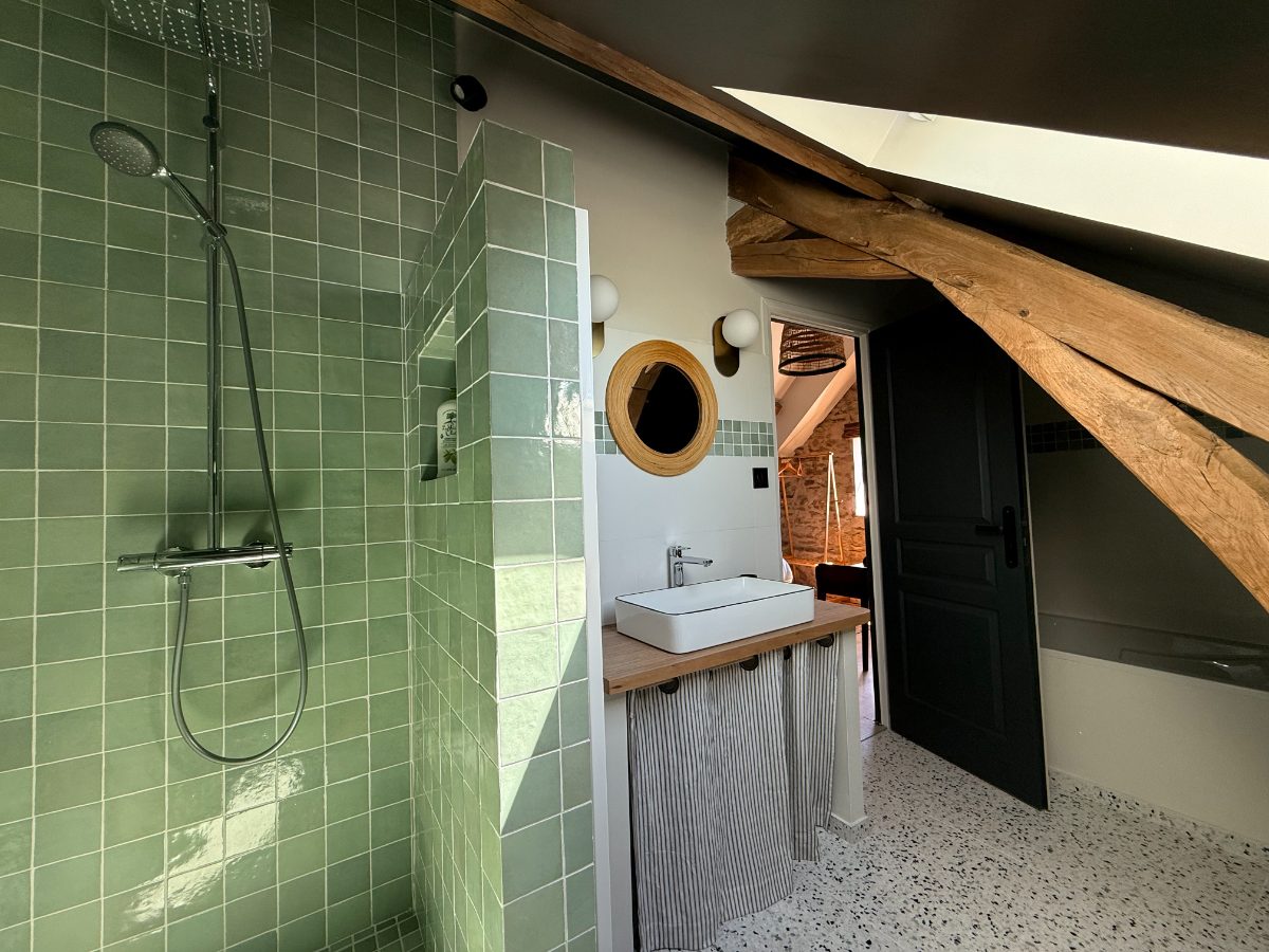 Visuel provisoire — chambre de La Frondaison, à remplacer par une photo de salon