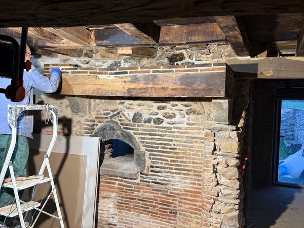 Restauration du linteau et de la voûte de l’entrée du four à pain